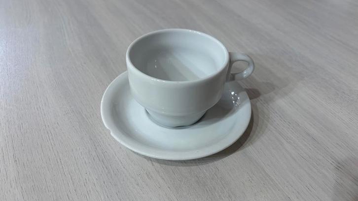 Partij van 100 koffietassen met ondertas, Huis en Inrichting, Keuken | Servies, Gebruikt, Ophalen