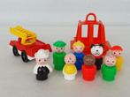 Lot Fisher-Price met 8 figuren, brandweerwagen en kooi, Ophalen of Verzenden, Gebruikt, Speelset