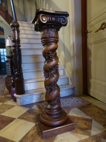 Antique colonne sculptée de vignes 19ème