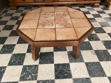 Table de salon carrelée beschikbaar voor biedingen