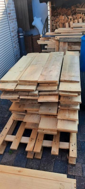 Houten planken  beschikbaar voor biedingen