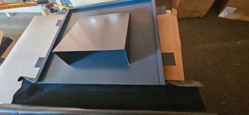 Lot dakdoorvoeren en installatiemateriaal beschikbaar voor biedingen
