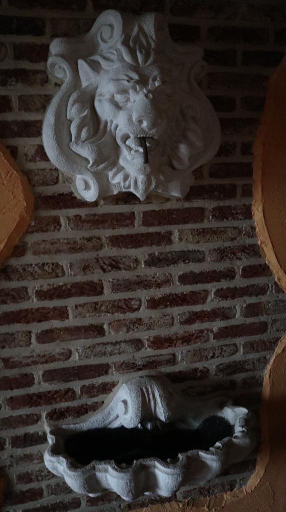 Mooie tweedelige wandfontein in massief beton, Tuin en Terras, Waterpartijen en Fonteinen, Zo goed als nieuw, Fontein, Beton, Ophalen