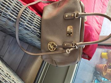 Bruine (taupe)Michael Kors crossbody in saffraan leder beschikbaar voor biedingen