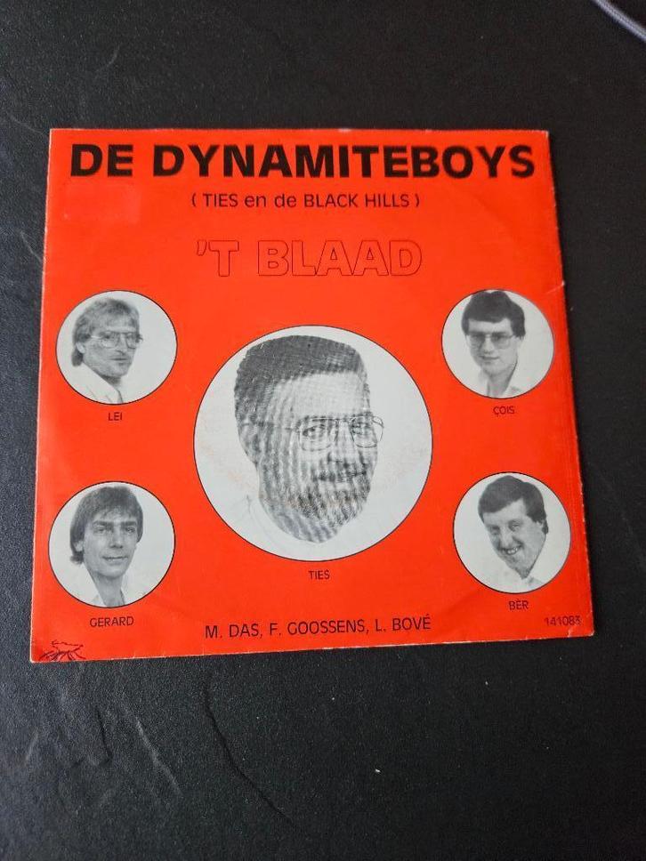 De Dynamiteboys, The Black Hills 'T Blaad / Muziek, CD & DVD, Vinyles Singles, Utilisé, Single, En néerlandais, 7 pouces, Enlèvement ou Envoi