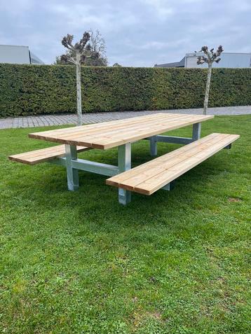 Unieke tuintafel 3 meter en gegalvaniseerd beschikbaar voor biedingen