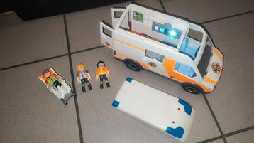 playmobil ziekenwagen en brandweerwagen beschikbaar voor biedingen