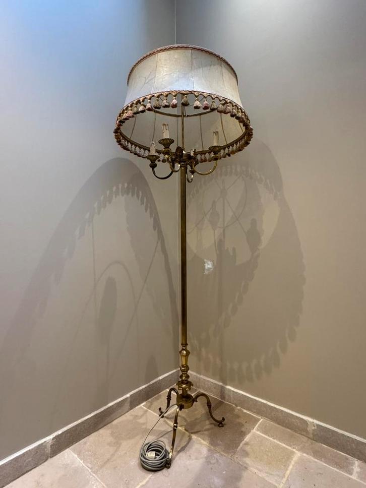 Vloerlamp circa 1950 België messing kap varkensblaas franjes, Maison & Meubles, Lampes | Lampadaires, Utilisé, Enlèvement