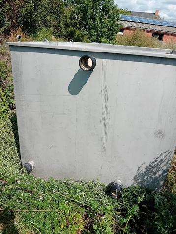 grote zware inox visbak 3.5 m³ met 3 grote koppelgaten; als  beschikbaar voor biedingen