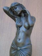 femme seins nue en bronze sur socle en marbre signé ..., Enlèvement, Bronze