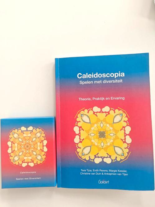 Twie Tjoa - Caleidoscopia - spelen met diversiteit, Boeken, Politiek en Maatschappij, Zo goed als nieuw, Ophalen of Verzenden