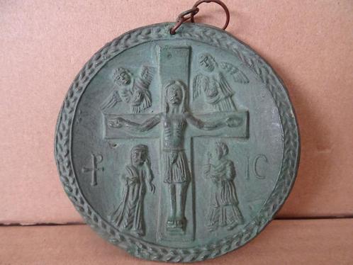 Art deco bronzen kruisbeeld reliëf antieke plaquette 9cm, Antiek en Kunst, Antiek | Religieuze voorwerpen, Ophalen of Verzenden