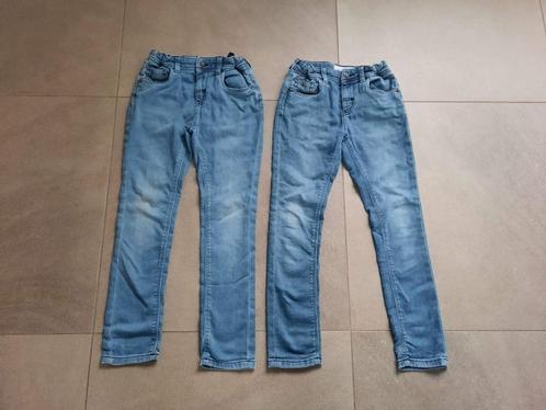 2 jeans (skinny) maat 134 prijs per stuk 4 EUR, Enfants & Bébés, Vêtements enfant | Taille 134, Comme neuf, Garçon, Pantalon, Enlèvement