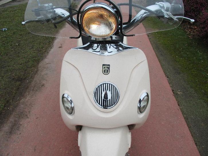 scooter  A klasse merk b.t.c, Fietsen en Brommers, Scooters | Overige merken, Zo goed als nieuw, Klasse A (25 km/u), Benzine, Ophalen