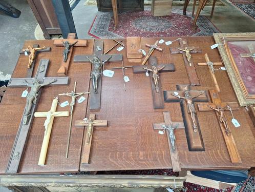 Goedkope kruisbeelden vanaf 3€ tot 8€, Antiek en Kunst, Antiek | Religieuze voorwerpen, Ophalen