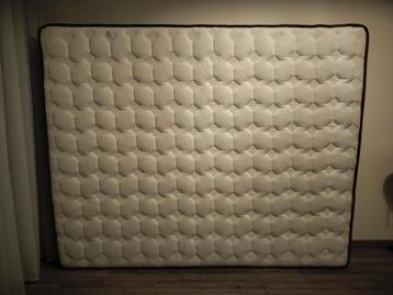 Matras met top disponible aux enchères