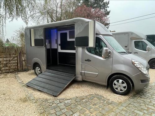 Mooie STX paardencamionette 70 000km!!, Dieren en Toebehoren, Paarden en Pony's | Trailers en Aanhangwagens, Ophalen