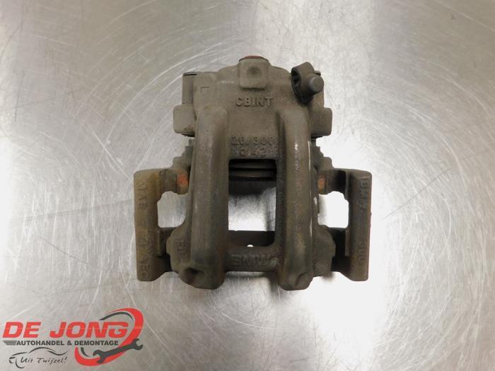 Etrier de frein (pince) arrière gauche d'un BMW 3-Serie, Autos : Pièces & Accessoires, Freins & Transmission, BMW, Utilisé, 3 mois de garantie