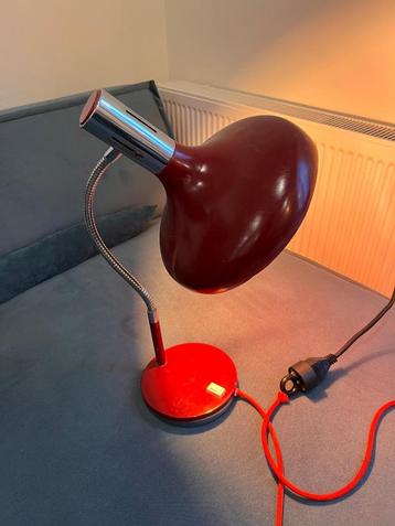 Vintage Rode Tafel Lamp beschikbaar voor biedingen