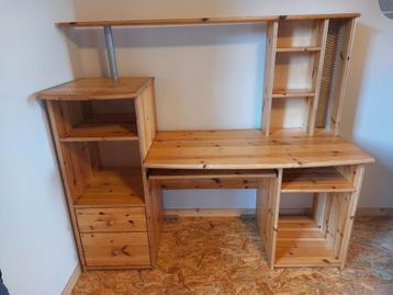 Bureau en pin beschikbaar voor biedingen