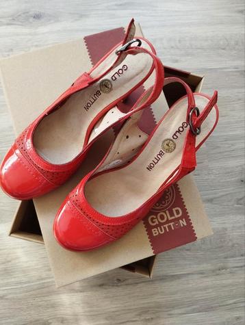 Rode schoenen van merk Gold Butt-n  beschikbaar voor biedingen