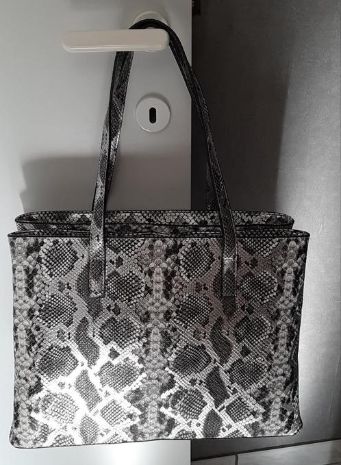 Handtas in slangenprint - shopper, Handtassen en Accessoires, Tassen | Damestassen, Nieuw, Shopper, Overige kleuren, Ophalen of Verzenden
