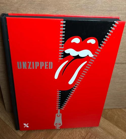 Rolling Stones / Unzipped ( boek 280p), Boeken, Muziek, Zo goed als nieuw, Verzenden
