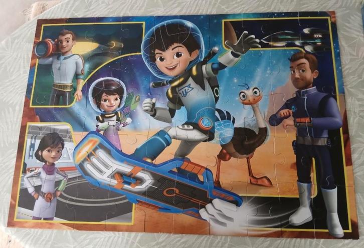 Grote vloerpuzzel Disney Junior Miles from tomorrow, Kinderen en Baby's, Speelgoed | Kinderpuzzels, Gebruikt, 4 tot 6 jaar, 10 tot 50 stukjes