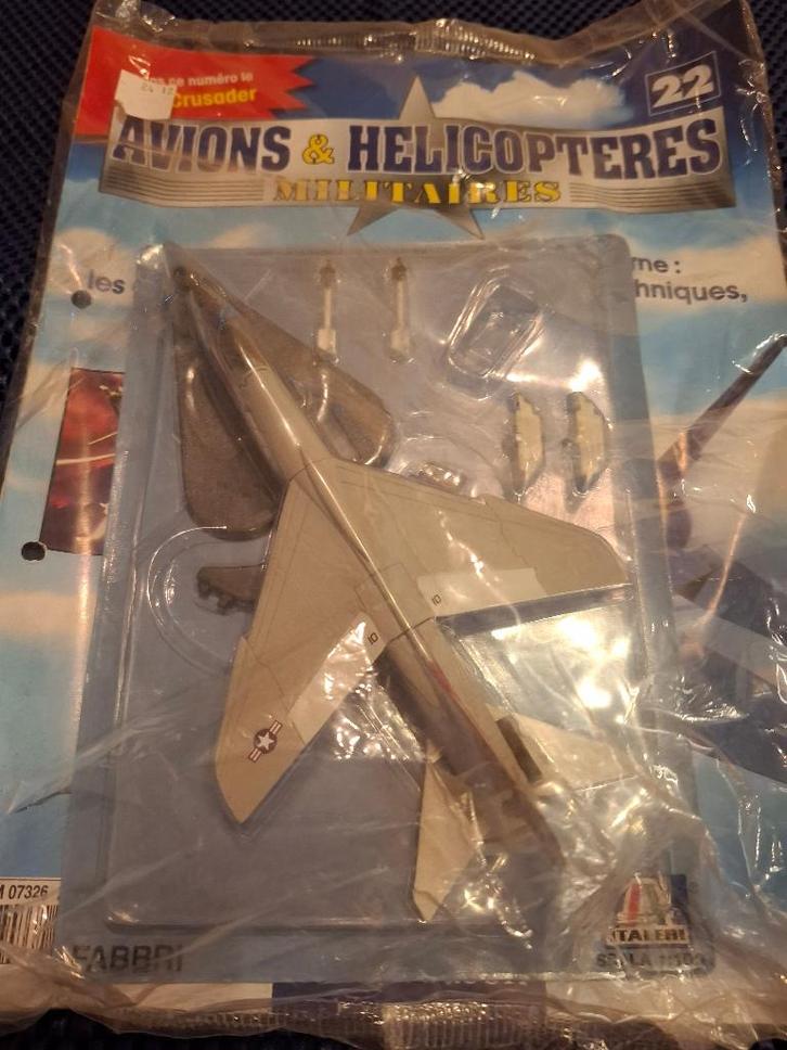 ITALERI Avions & Hélico Militaires FABBRI 2001 F-8 CRUSADER, Hobby & Loisirs créatifs, Modélisme | Voitures & Véhicules, Neuf