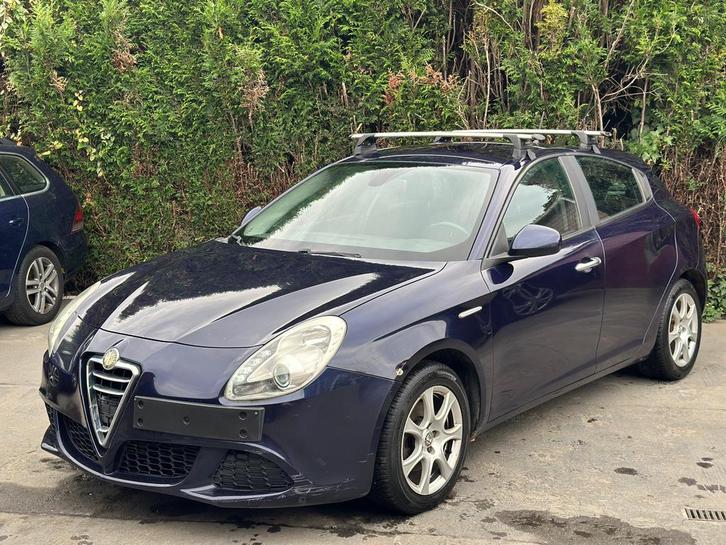alfa Romeo giulietta 2010 1.6 diesel 2200€ gekeurd voof verk, Auto's, Alfa Romeo, Bedrijf, Te koop, Ophalen