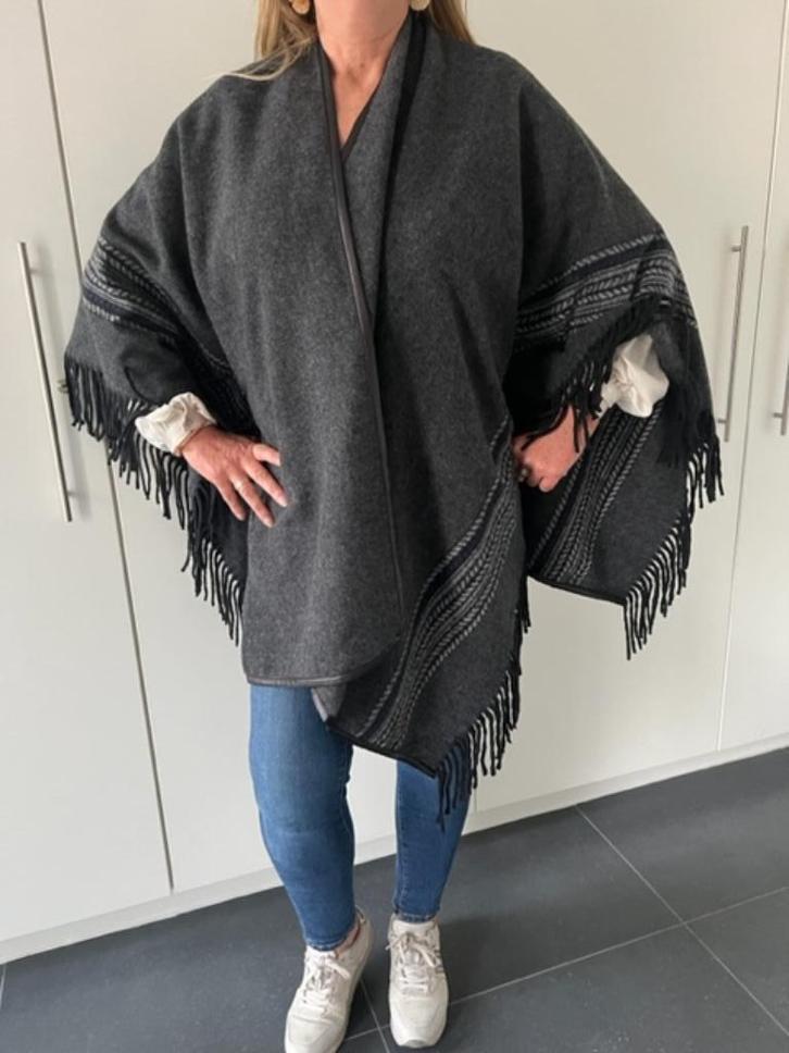 nieuwe speciale grijze cape / jas Georgia and Johns, Kleding | Dames, Jassen | Winter, Nieuw, Grijs, Ophalen of Verzenden