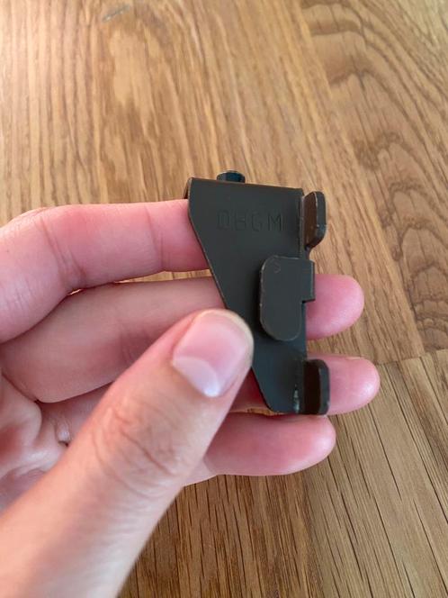 GEZOCHT: haakjes voor MDK wandmeubel, Huis en Inrichting, Kasten | Wandmeubels, Gebruikt, Ophalen