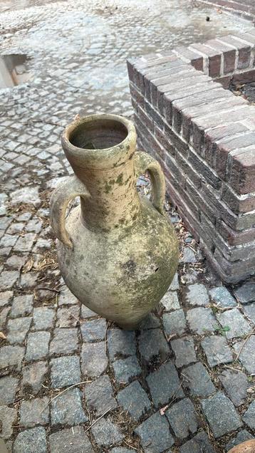 Grote antieke terracotta kruikStevige, hoge kruik beschikbaar voor biedingen