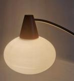 Scandinavische opaline lamp met vintage design, Huis en Inrichting, Lampen | Tafellampen, Ophalen of Verzenden, Zo goed als nieuw