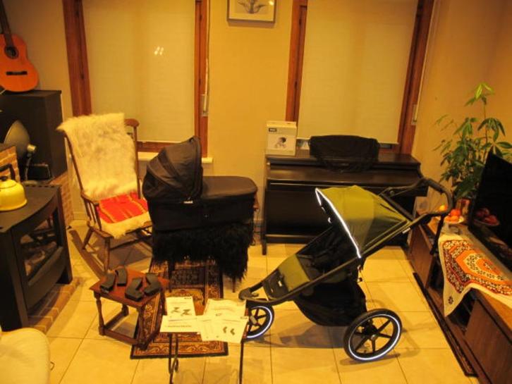 Thule Urban Glide 2 volledige set met reiswieg etc., Kinderen en Baby's, Kinderwagens en Combinaties, Zo goed als nieuw, Combiwagen