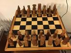 Schaakspel met unieke handgesneden houten figuren, Enlèvement, Comme neuf