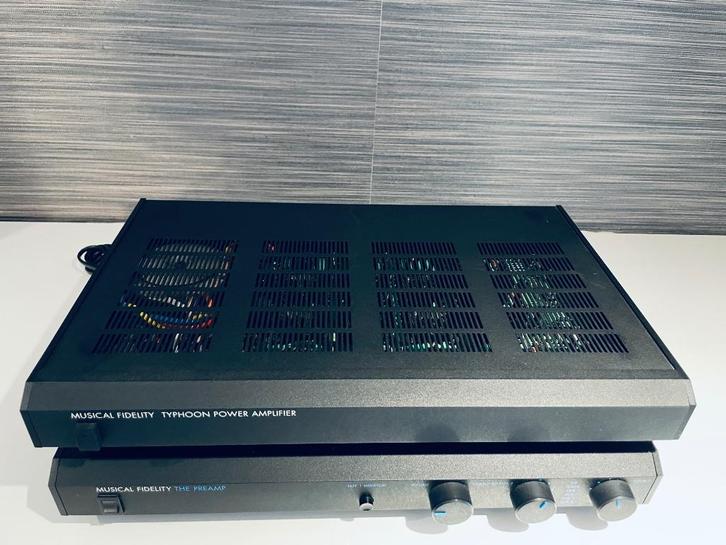 Musical Fidelity Typhoon stereoversterker + voorversterker, Audio, Tv en Foto, Versterkers en Ontvangers, Zo goed als nieuw, Stereo