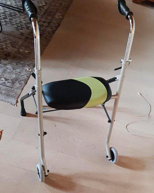 Loophulp Invacare Actio 2 - ideaal voor grote personen, Diversen, Rollators, Zo goed als nieuw, Opvouwbaar, Ophalen