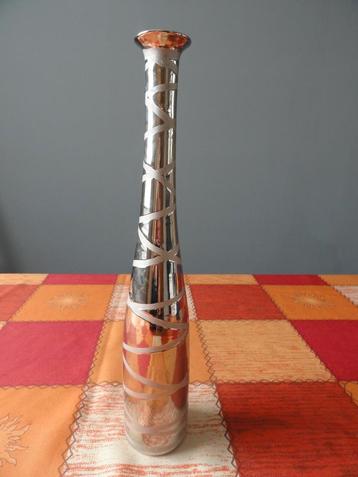 Zilveren vaas in „Baseball bat” -stijl beschikbaar voor biedingen