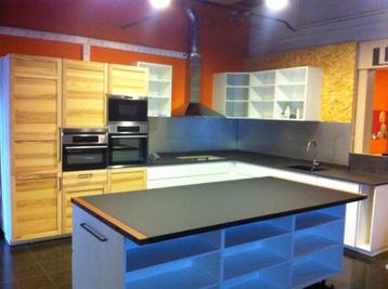 Menuisier montage sur-mesure Ikea portes peinture rénovation, Escaliers