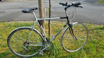 Vintage koersfiets beschikbaar voor biedingen