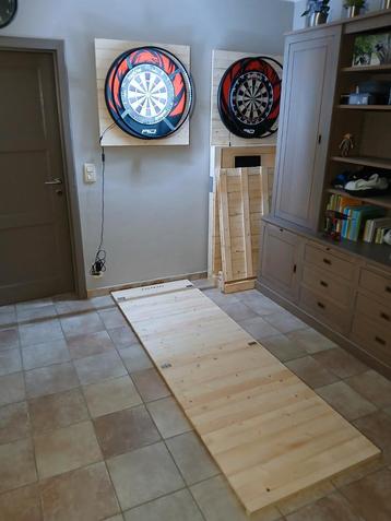 Dartwall hangend + opklapbare oche (dartkast / dartwand) beschikbaar voor biedingen