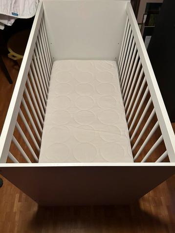 Lit bébé avec accessoires, Matelas, Moins de 70 cm, Comme neuf, Enlèvement