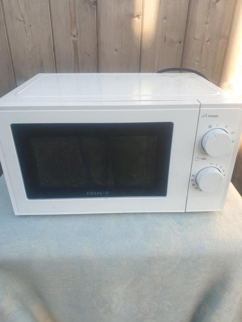 Te koop microgolfoven Friac in goede staat !!, Elektronische apparatuur, Microgolfovens, Gebruikt, Vrijstaand, Microgolfoven, Minder dan 45 cm