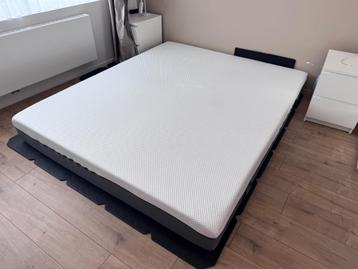 Matelas Emma original 180m par 220m à l'état neuf, âgé de 3 