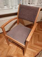 Stoel met armleuningen., Ophalen