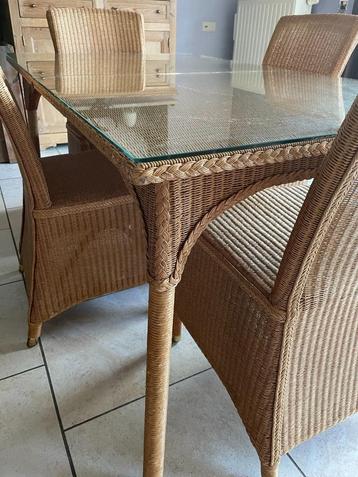 Vincent Sheppard-set, tafel 150x90x75cm hoog en 4 bijhorende beschikbaar voor biedingen