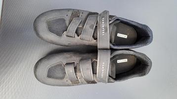 Wielerschoenen set : fietsschoenen + fietssneakers  . beschikbaar voor biedingen