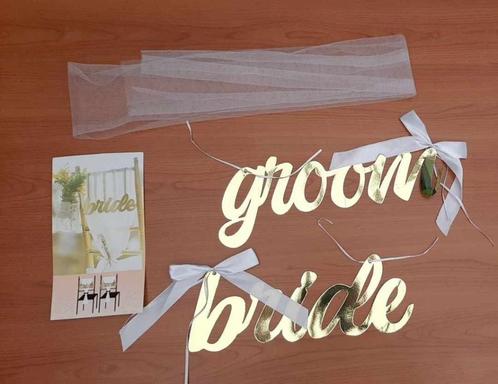 set bride en groom kartonnen stoelbordjes, Hobby en Vrije tijd, Feestartikelen, Gebruikt, Feestartikel, Ophalen of Verzenden