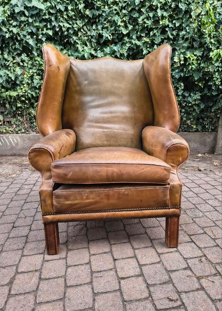 Zeer Oude Antieke Lederen Oorfauteuil Met Prachtige Patina, Huis en Inrichting, Fauteuils, Gebruikt, Ophalen